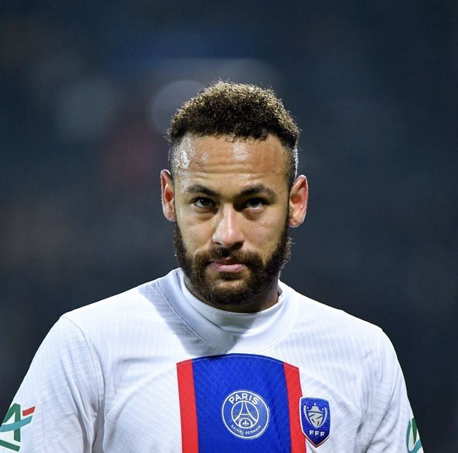 南宫-内马尔连续二十场比赛得分超过比赛规则变更，加拿大队不断突破！观众掌声雷动的简单介绍