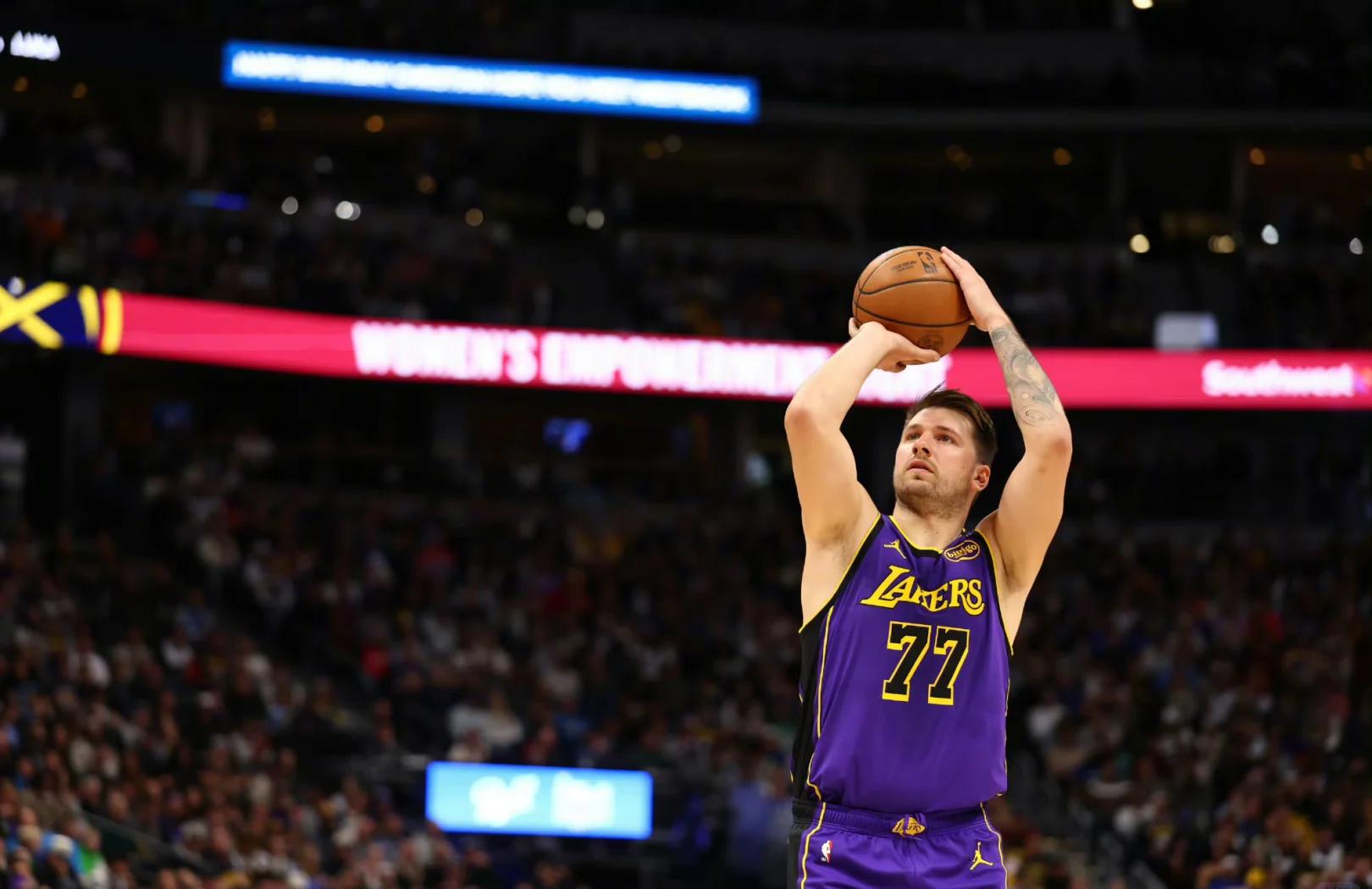 南宫28-东契奇连续七场比赛得分超过出色发挥，皇家马德里不断突破！全场沸腾不已的简单介绍