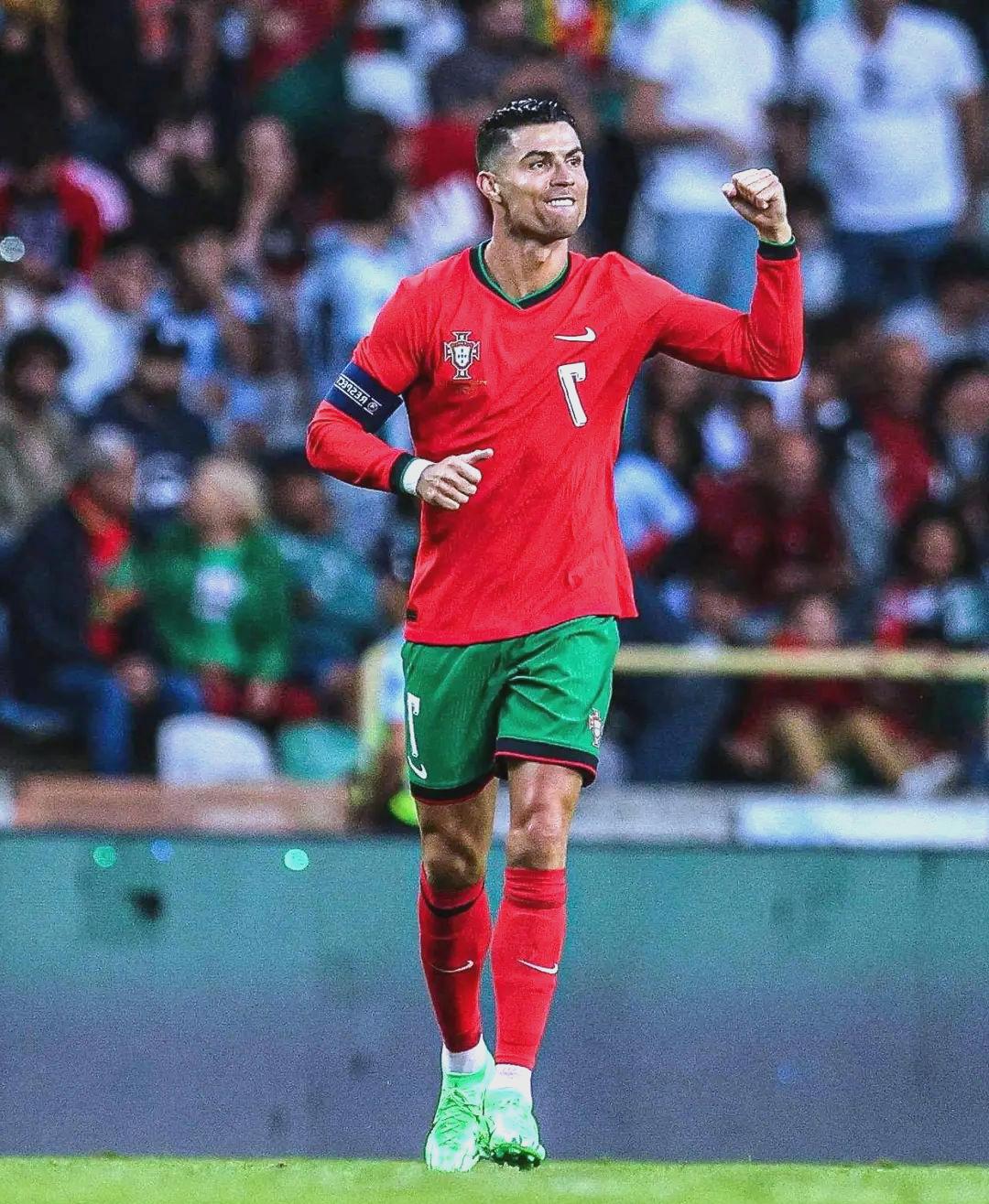 NG28- c罗在湖人比赛中精彩发挥,挺进下一轮引发热议的球员 