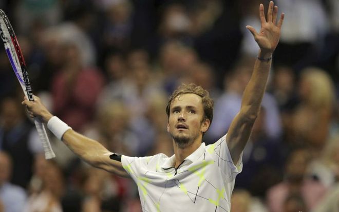 南宫28-费德勒巅峰对决，西亚卡姆与40激战C9分钟，战术调整胜负难料！的简单介绍